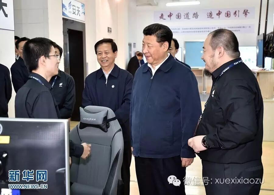 这是5月25日上午，习近平在哈尔滨安天科技股份有限公司听取科技人员介绍网络安全技术研发情况。 新华社记者 李涛 摄
