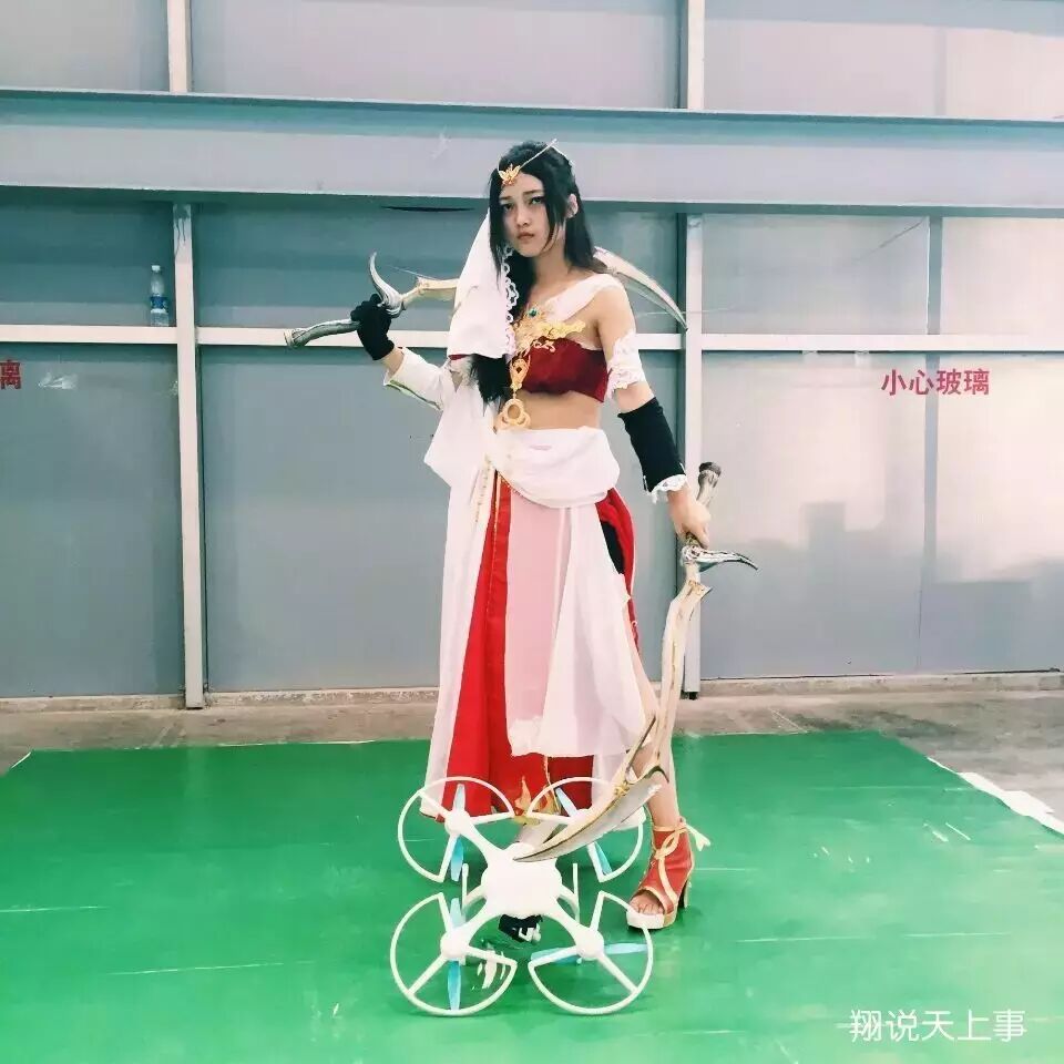 成都ACG漫展 | 無人機一亮相，漫展的coser都來合影了 