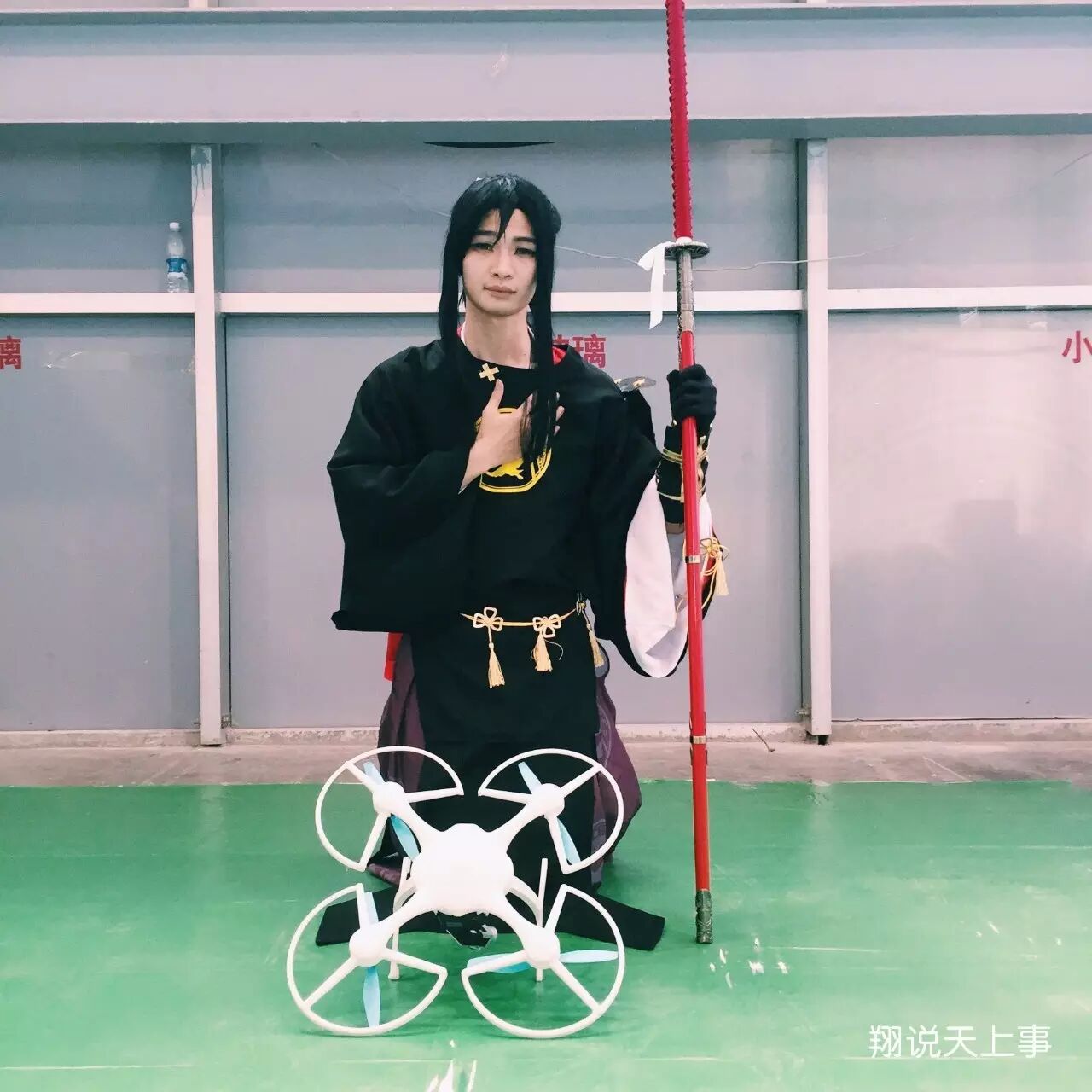 成都ACG漫展 | 無人機一亮相，漫展的coser都來合影了 