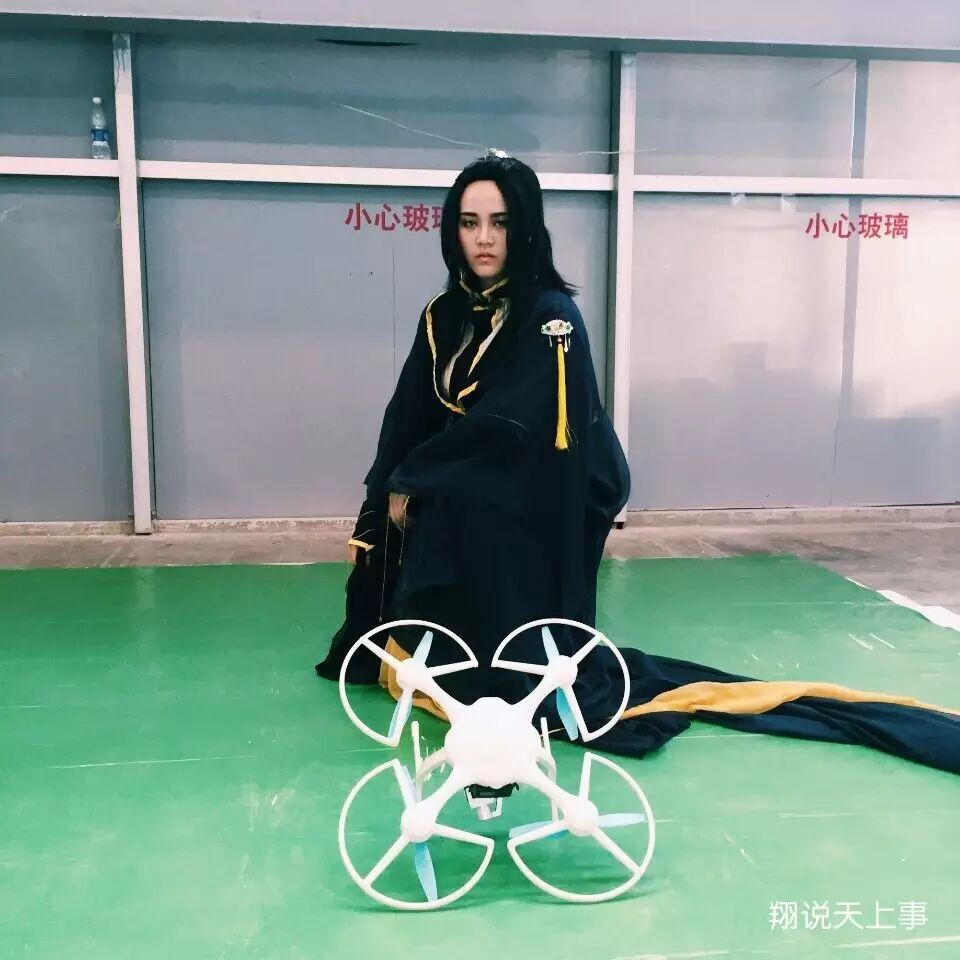 成都ACG漫展 | 無人機一亮相，漫展的coser都來合影了 