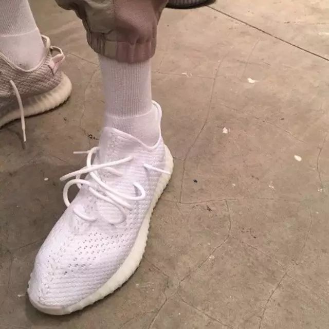 Kanye West 亲自曝光多款 Yeezy Boost 新品