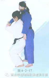 柔道联络方法图解教学(二):双手背负投