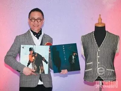 他承包了张国荣整个80年代的型英帅靓正.