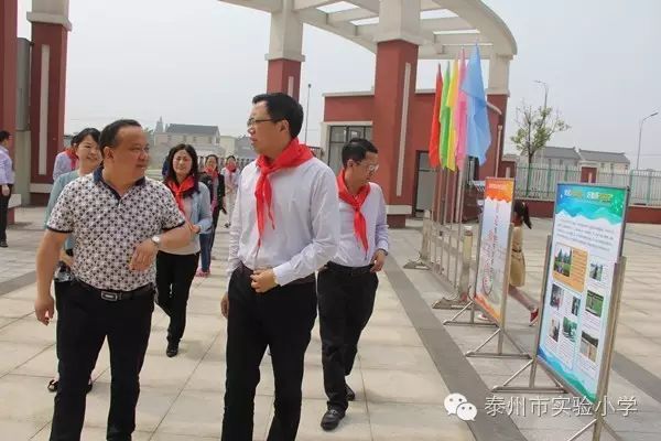 【校园新闻】陈翔区长“六一”前夕亲切慰问我校东校区儿童