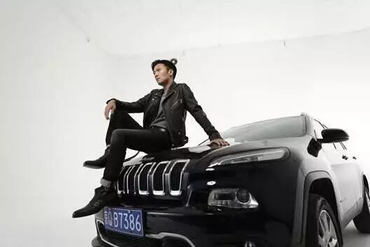 全新JEEP自由光和谢霆锋,2选1你选谁?