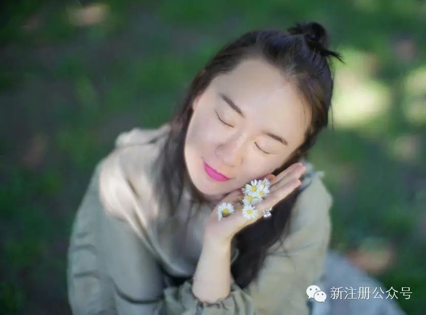 嗯哼送妈妈小花,霍思燕心里美滋滋的