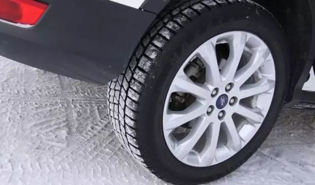 冬季安全行车注意7℃以下最好更换冬季胎（雪地胎）