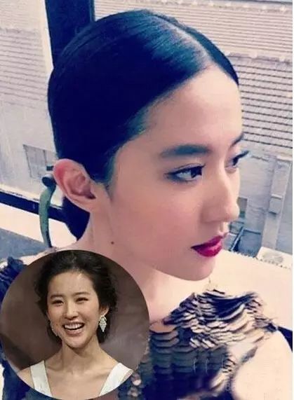 谢娜似村姑李冰冰吓人 女星自拍抓拍差别大