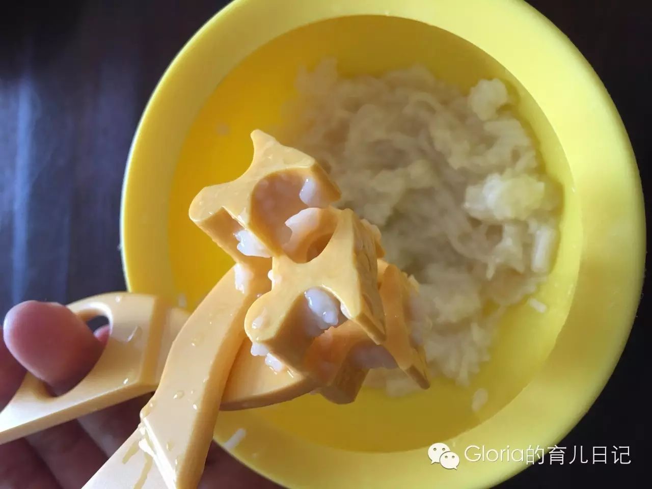 宝宝长一颗下牙的寓意_关于宝宝长牙的民间说法_宝宝长牙长下面好不好