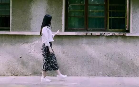 萝莉美女重新演绎,王菲《旋木》MV