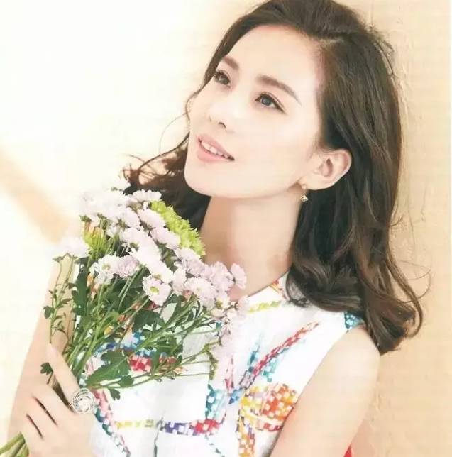 刘诗诗婚后更会穿,果然爱情才是女人美丽的法宝 !