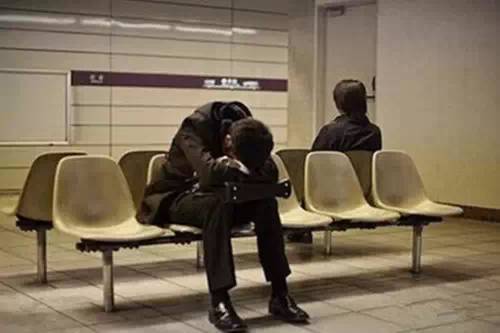 男人累了,有谁的肩膀可以靠?【情感美文】 - 温文馨语 - 温情百味园 男人累了,有谁的肩膀可以靠?【情感美文】 - 温文馨语 - 温情百味园