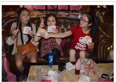 中場(chǎng)休息下，大家來(lái)秀個(gè)吃相哈！