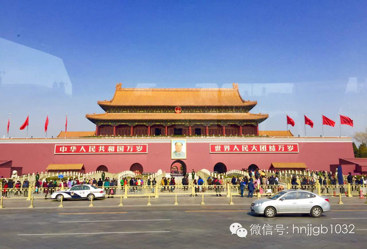 北京的天是蓝蓝的天，小编我看得心里好喜欢。