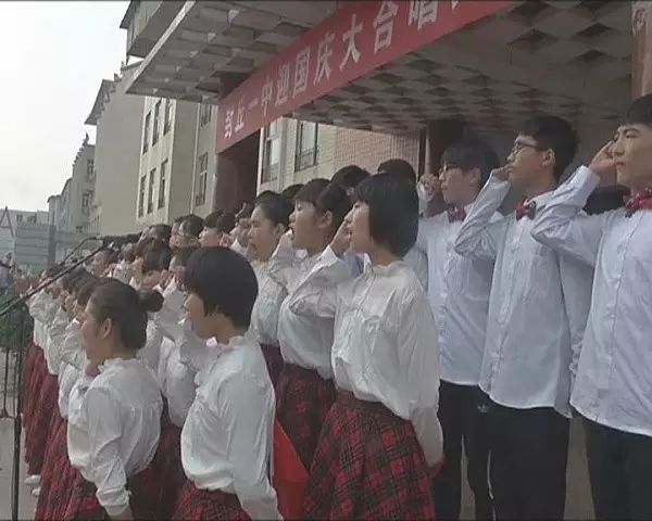 封丘一中与一中新校区"迎国庆 唱红歌"