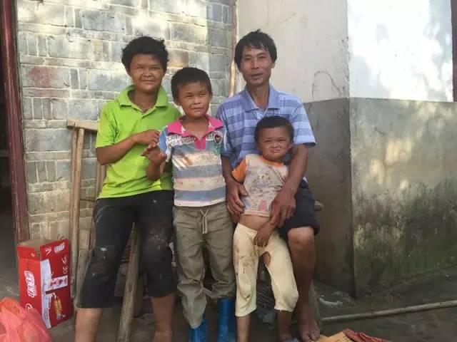 范小勤同一村庄的村民看到其,长得很像马云,好奇之下遂拍了一段视频