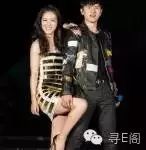 谢娜惊现张杰演唱会,同台劲歌热舞还上演摸腿杀!