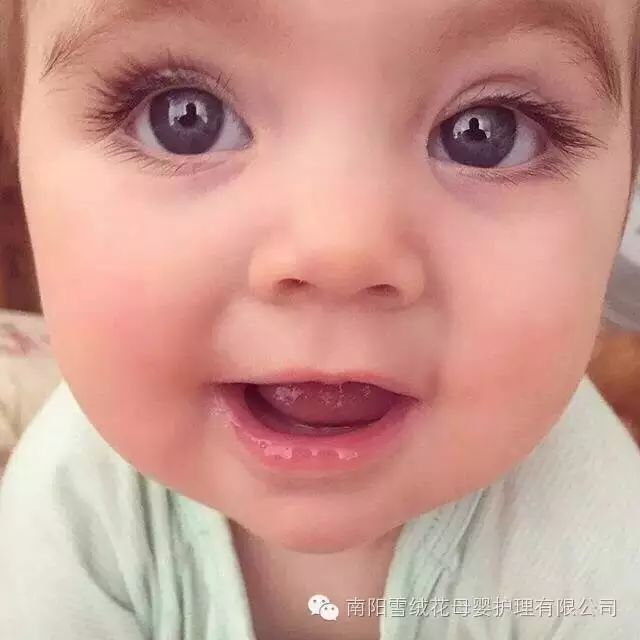 小孩子的眼睛都很美 其中的极品就是那些 眼睛大双眼皮睫毛长的 比如