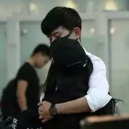 【娱乐好有聊】张杰谢娜机场发狗粮,林更新成火烧女主专...