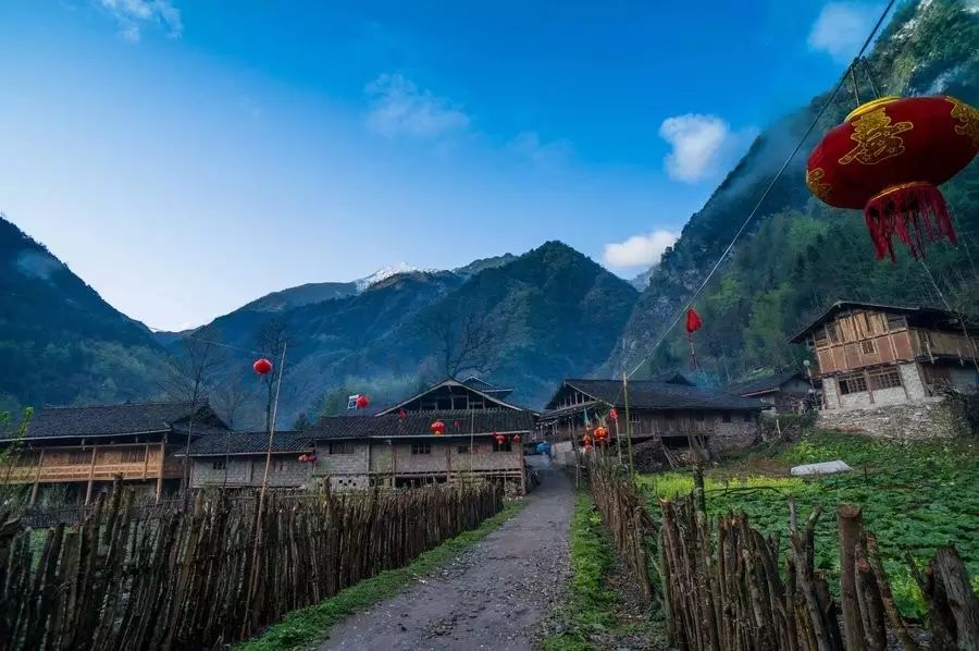 小寨子沟风景区,位于四川绵阳市北川县青片羌族藏族乡,全天开放,建议