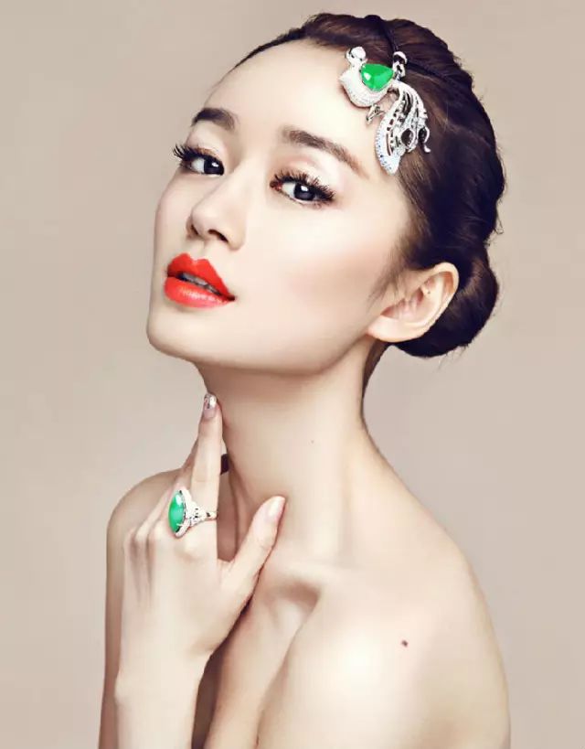莎士比亚曾说:"美女沉默不语,却比任何语言更打动女人心.坐大全脸珠宝图片
