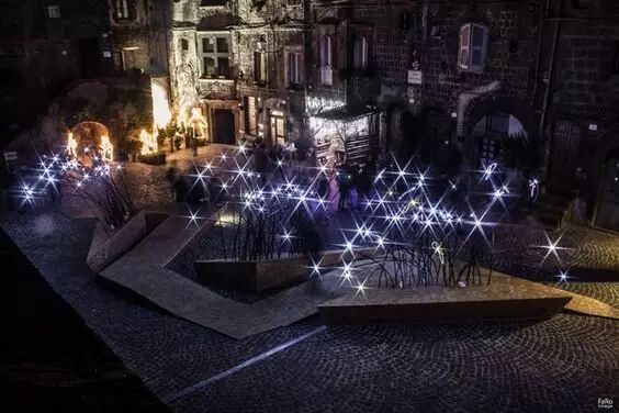 先进的交互式灯光艺术设计