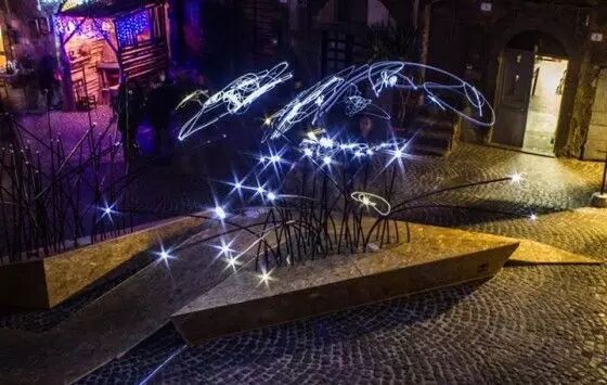 先进的交互式灯光艺术设计