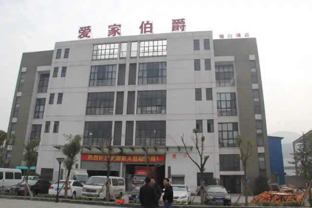 参观爱家伯爵移门和科朗橱柜工厂