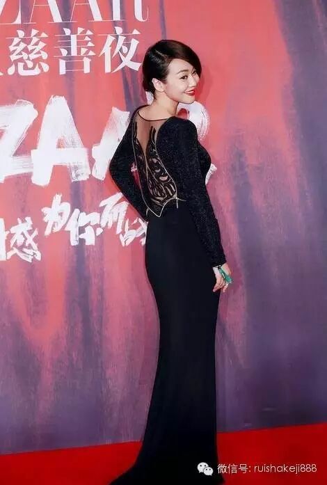 32岁成名,用了10多年,44岁的闫妮告诉你“美永远都不...