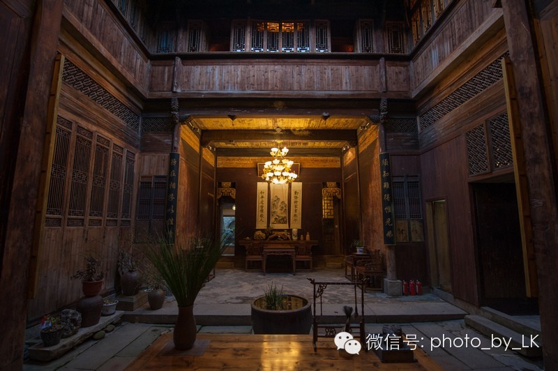 张公馆的其中一个大堂,全木质结构的徽式建筑.就像回到了古代.