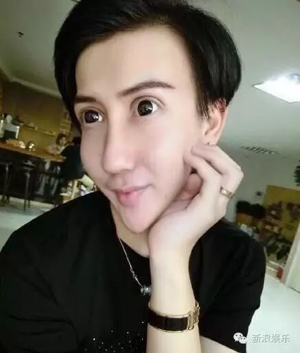 辣眼睛 | 蛇精男要进军娱乐圈!在美国励志的凤姐却胖