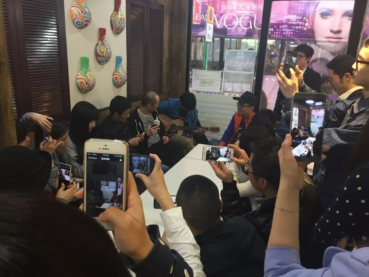 黑撒乐队_黑撒乐队mv_黑撒乐队西安女娃歌词