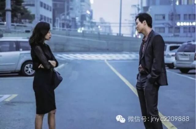 全度妍与金南佶联袂的写实主义爱情片《无赖汉》日前流出...