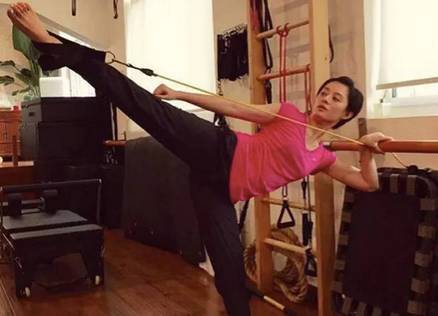 学孙俪练习9式普拉提,14天狂瘦三公斤!