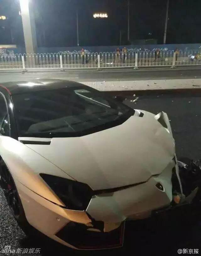 【转转娱乐】李易峰方发声明道歉 承认号牌过期愿接受处罚