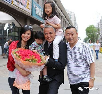 张庭林瑞阳同框出镜录节目 夫妻身材完美颜值高