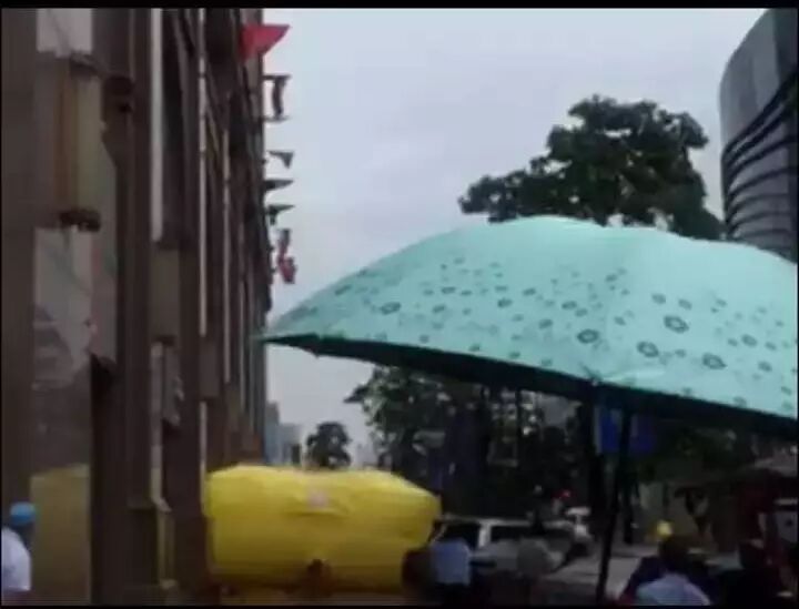 是谁在逼灯饰老板“跳楼”？