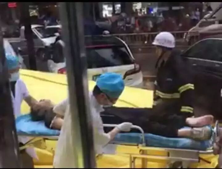 是谁在逼灯饰老板“跳楼”？