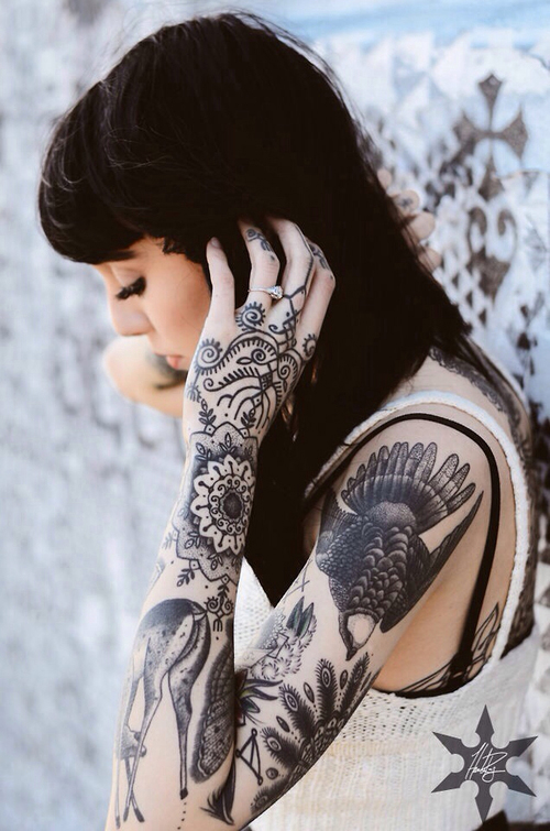 风格特立独行模特兼纹身师 Hannah Snowdon