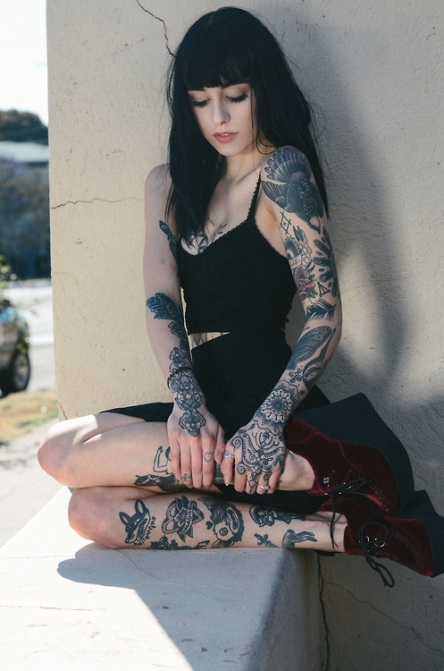 风格特立独行模特兼纹身师 Hannah Snowdon