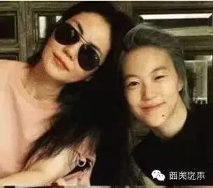 王菲女儿在KTV唱她妈的歌~感觉基因太强大~