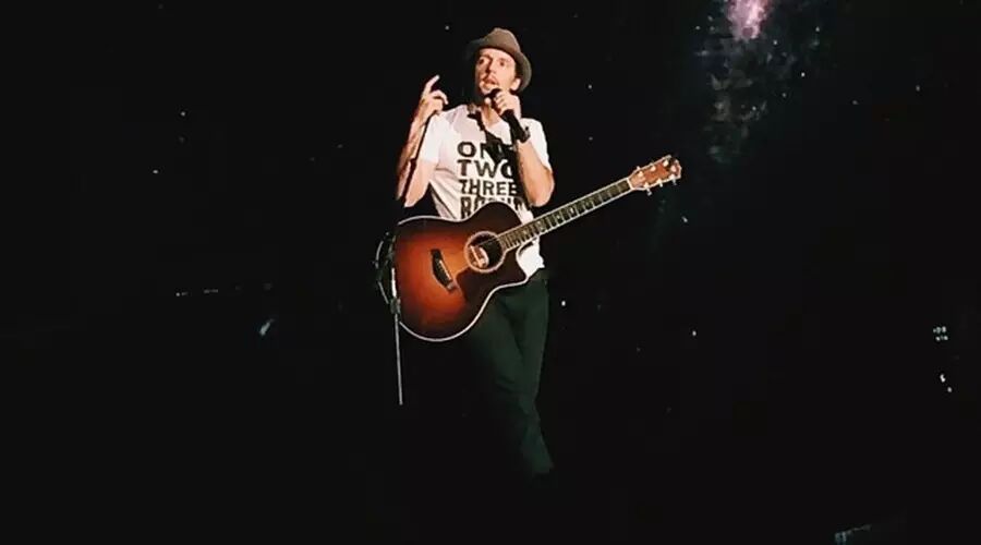 如何在朋友圈假装看了Jason Mraz演唱会?