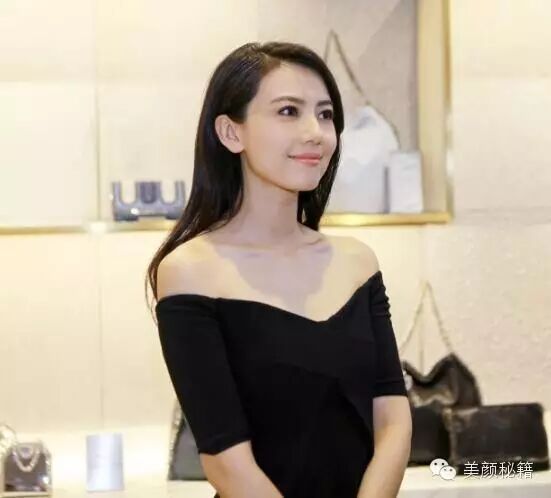 比穿黑色衣服,她甩高圆圆杨幂几条街