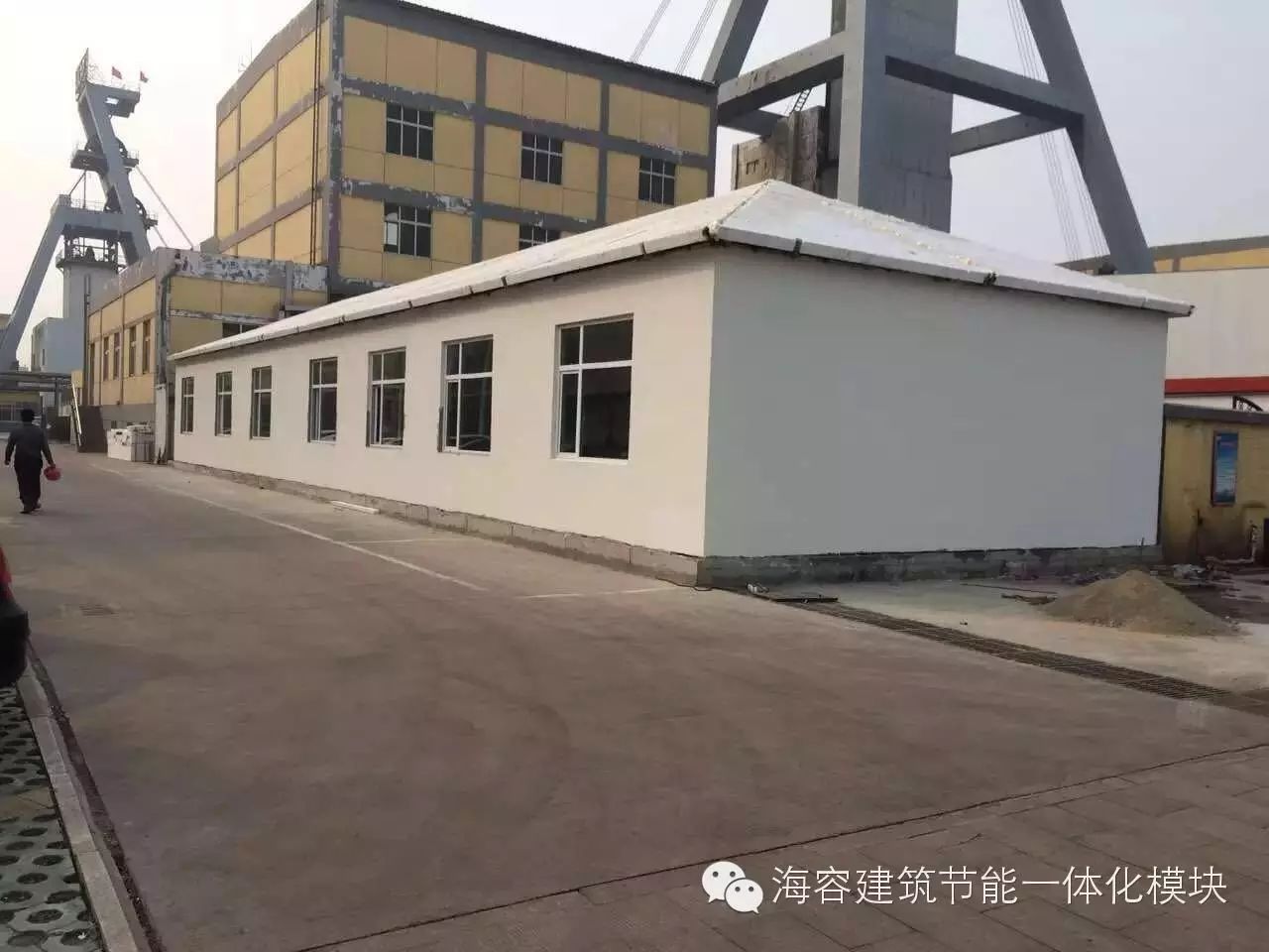 泡沫建房轻钢房施工现场