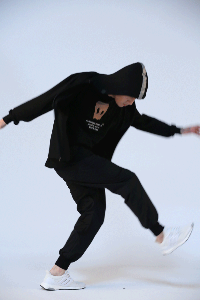 薛之谦的第一次是给了他