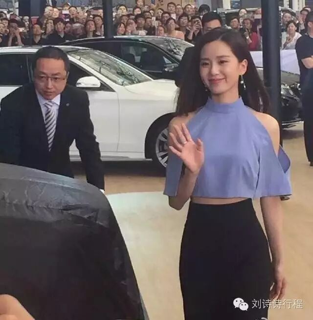 刘诗诗婚后现身某车展似少女 长腿细腰香肩迷死人