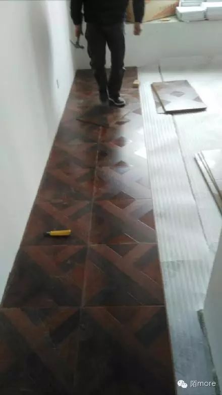 車(chē)內鋪木地板要多少錢(qián)_臥室地板橫鋪還是豎鋪_地板橫著(zhù)鋪還是豎著(zhù)鋪