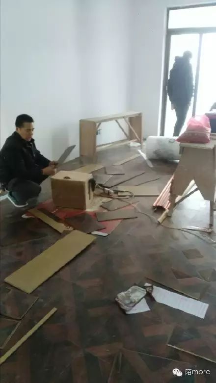 臥室地板橫鋪還是豎鋪_地板橫著(zhù)鋪還是豎著(zhù)鋪_車(chē)內鋪木地板要多少錢(qián)