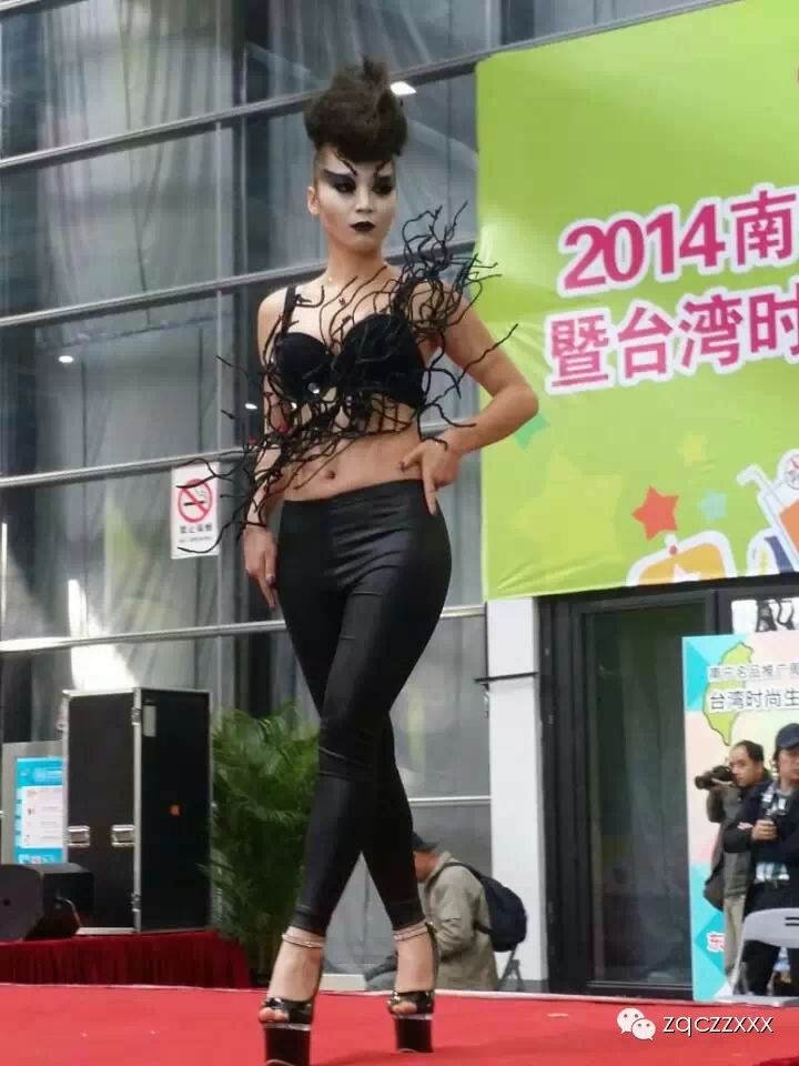 2014南寧名品推廣周暨臺(tái)灣精品展上的精彩創(chuàng)意服裝秀