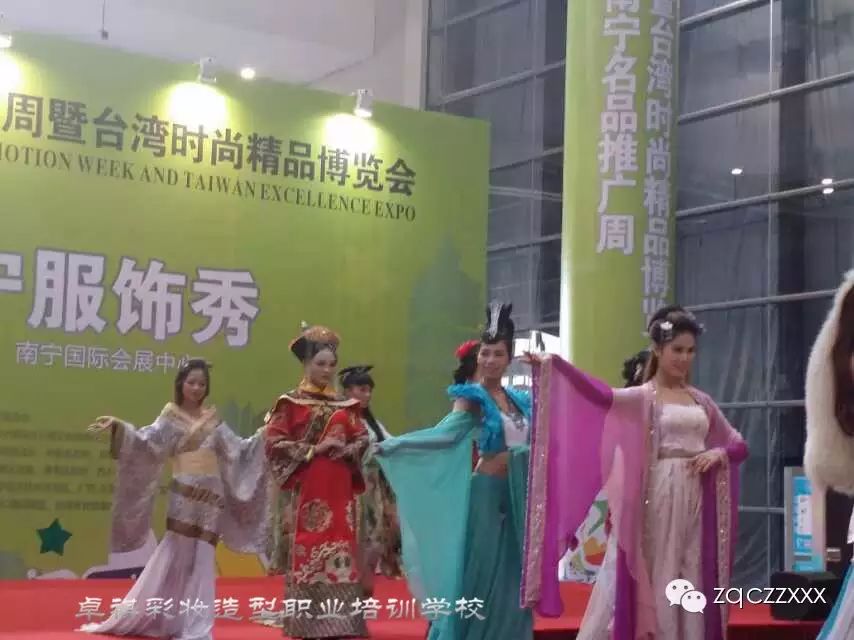 卓祺彩妆造型职业培训学校在南宁国际会展中心化妆造型服务花絮